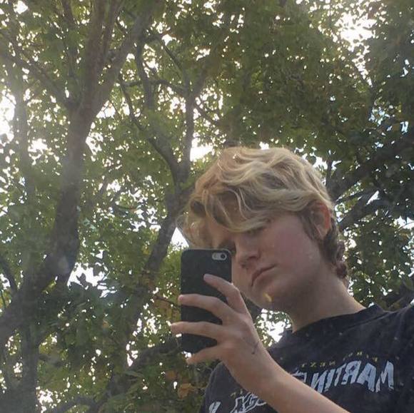 Poshmark profile picture for @vitro